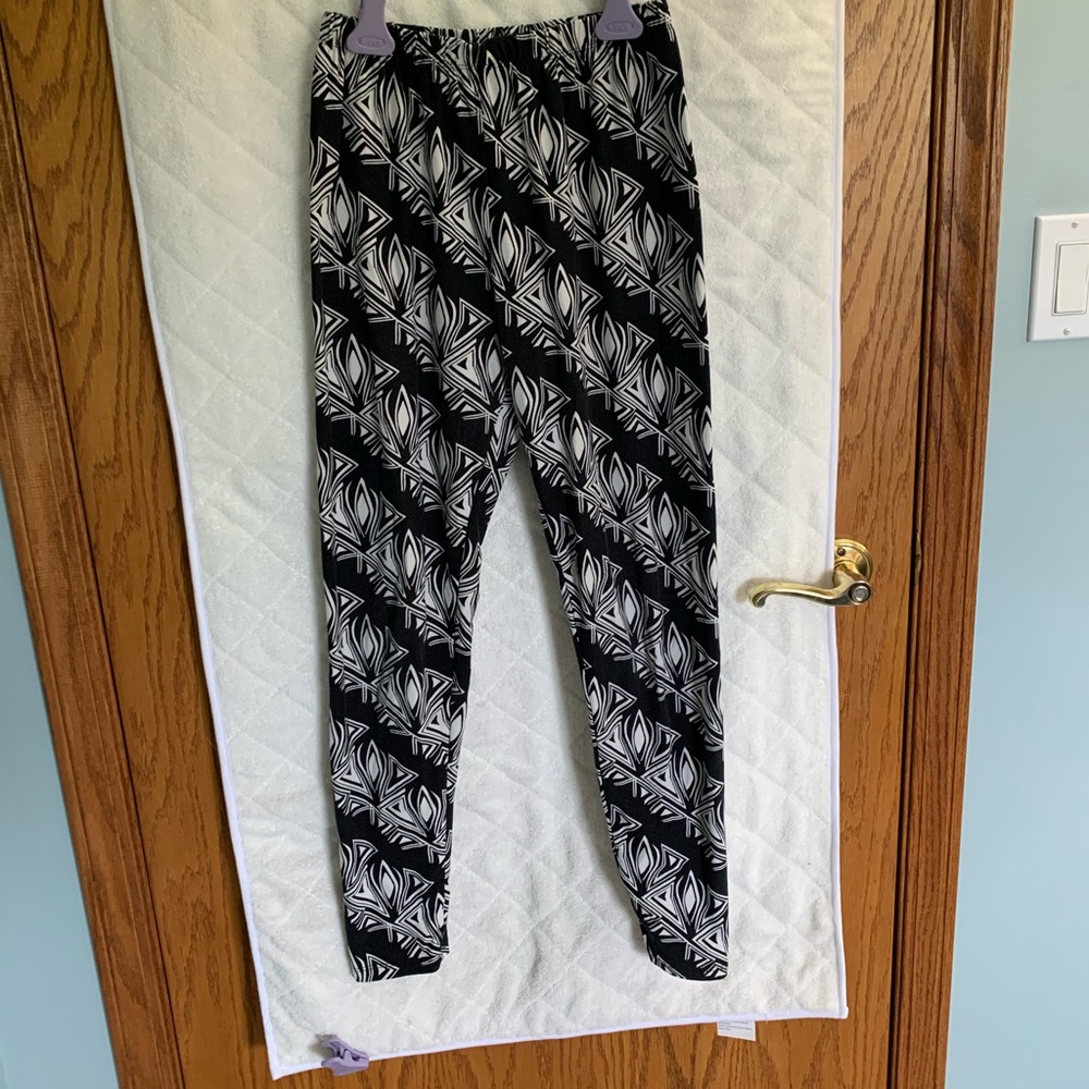 Printed Black and White Leggings